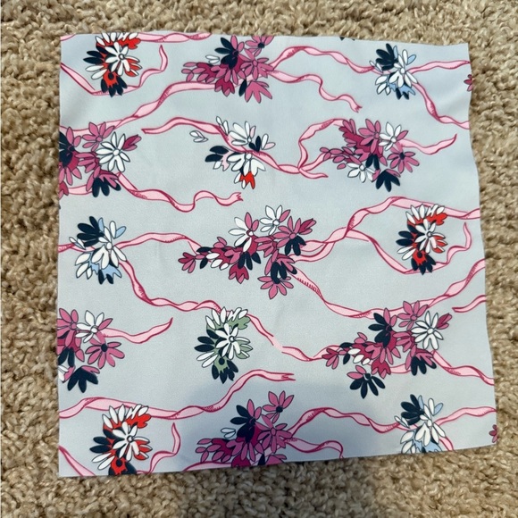 Vera Bradley | Hard Clamshell Sunglasses Case and Lens Cleaning Cloth | Floral - Picture 6 of 10